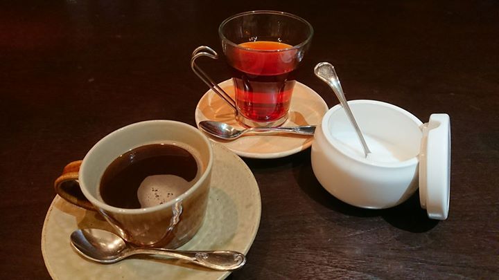 ランチタイムは、食後のコーヒー or 紅茶の一杯無料サービス始めました。